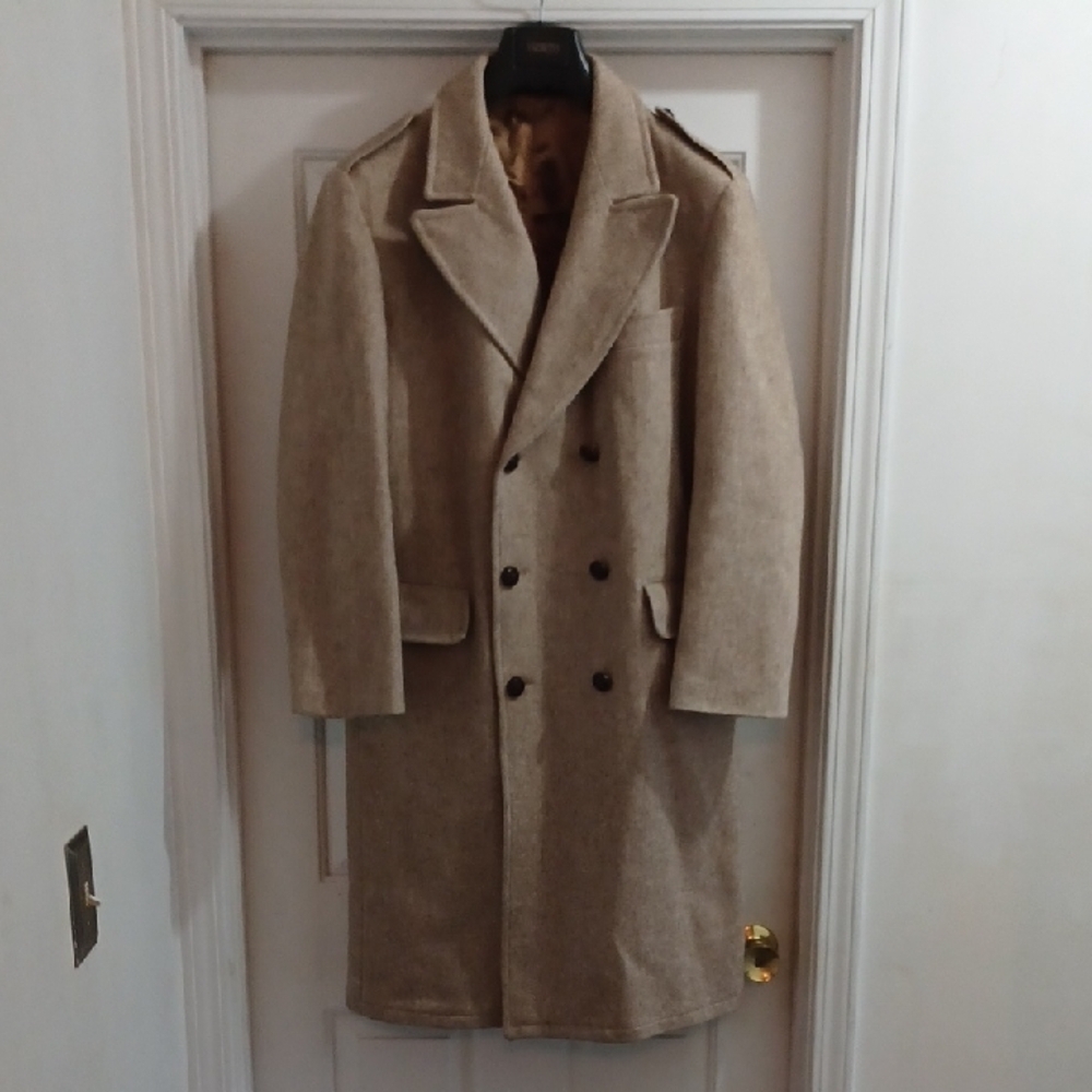 Elegant Tan Double-Breasted Trench Coat - Picture 3 of 13